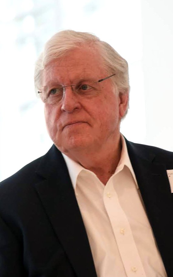 Elderly man wearing a suit and glasses