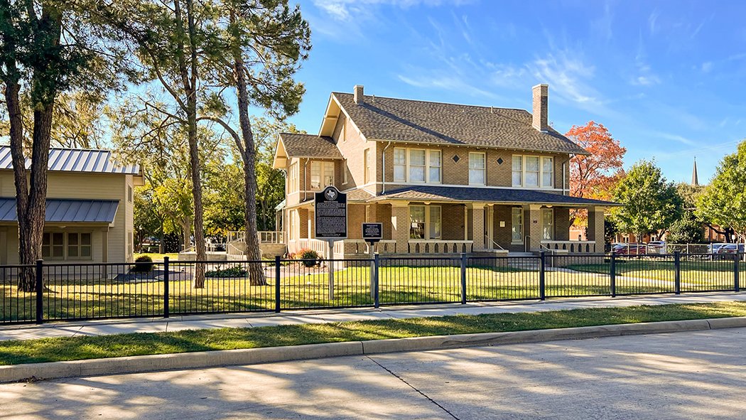 Exterior of the Artcentre of plano.